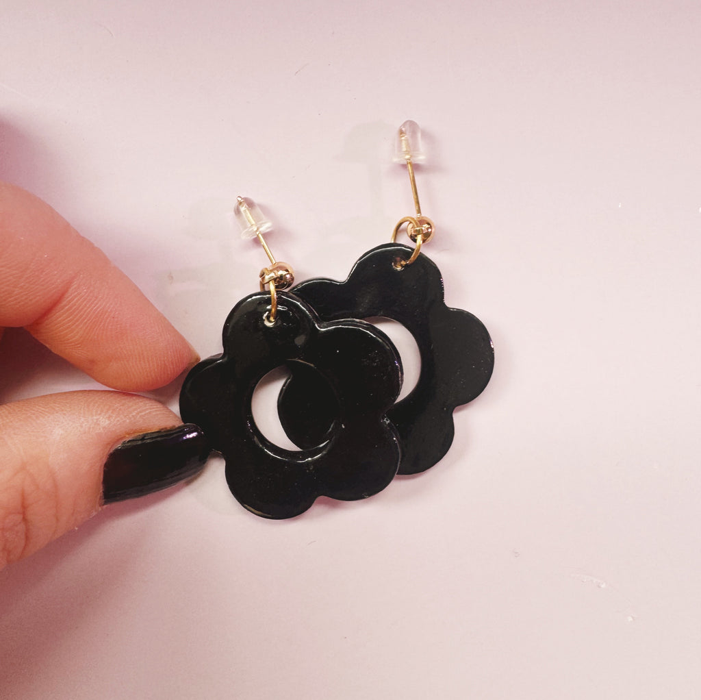 ceramic black flowers