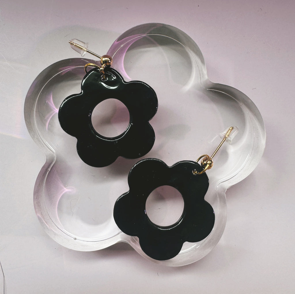 ceramic black flowers