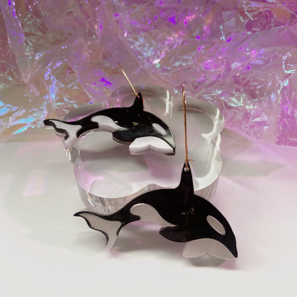 gladys orca acrylic earrings